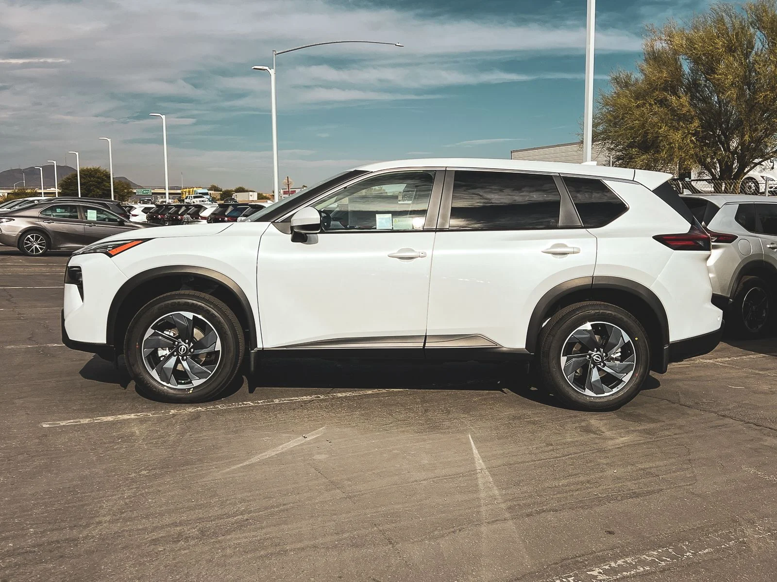2026 Nissan Rogue Dark Armor - Photo 4