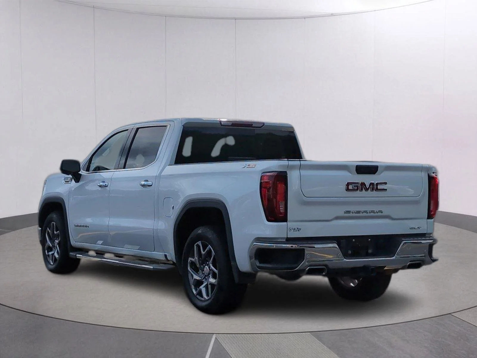 Used 2022 White Frost Tricoat GMC SLT image 3
