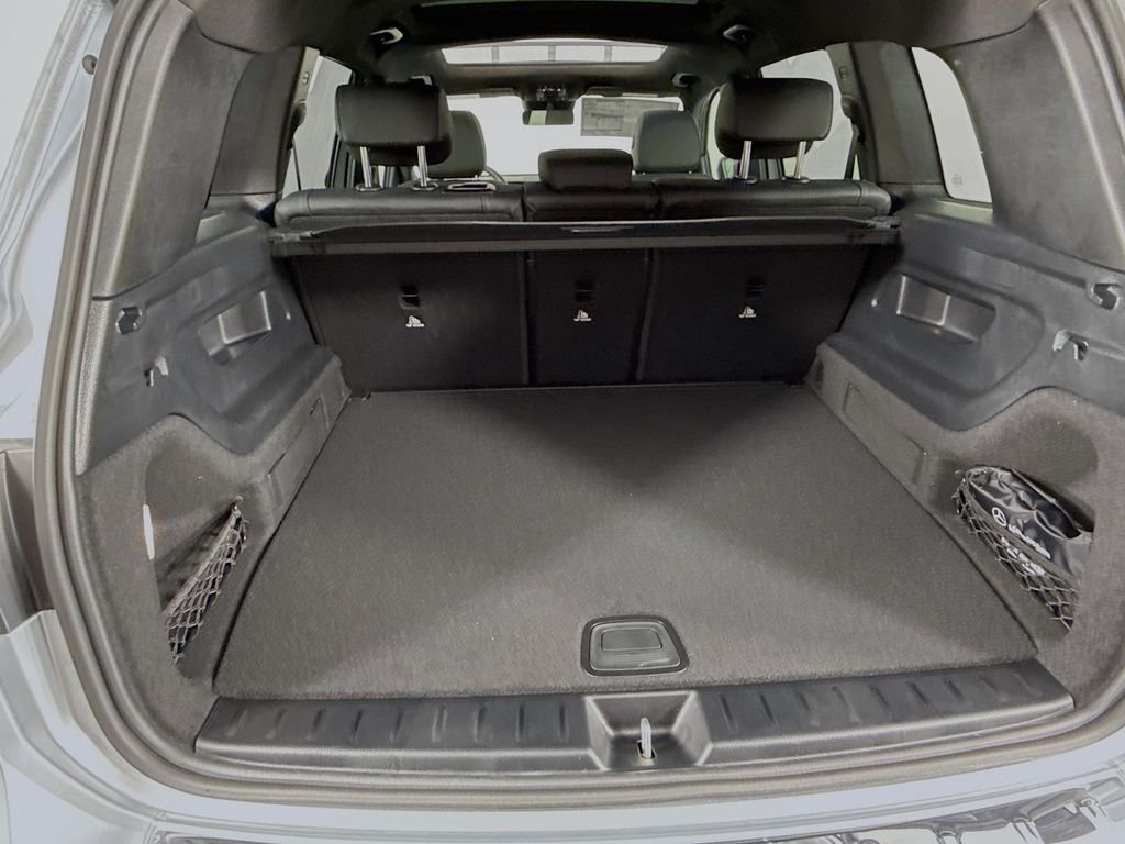 Used 2025 Silver Mercedes-Benz GLB 250 image 28