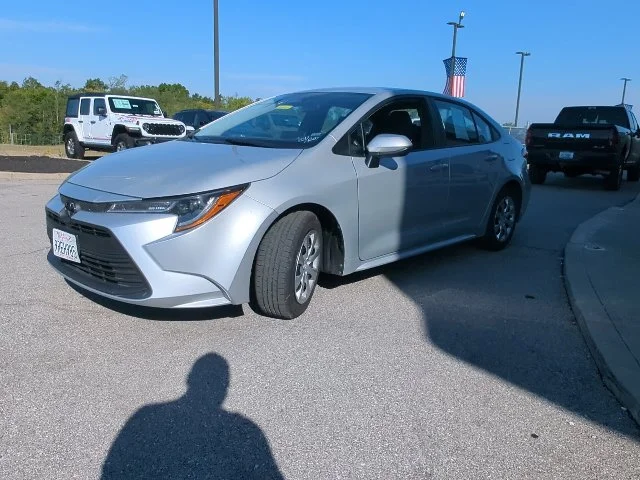Used 2025 Silver Toyota LE image 5