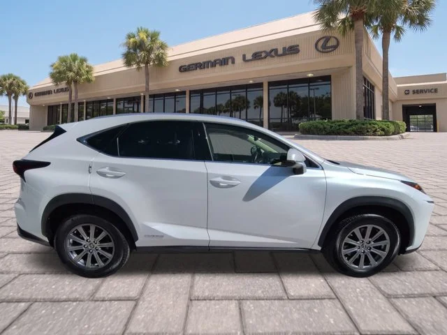 Used 2018 White Lexus 300h image 4