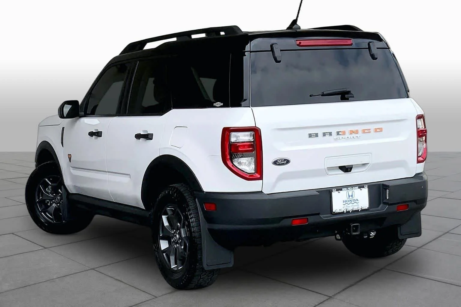 Used 2022 Oxford White Ford Badlands image 12