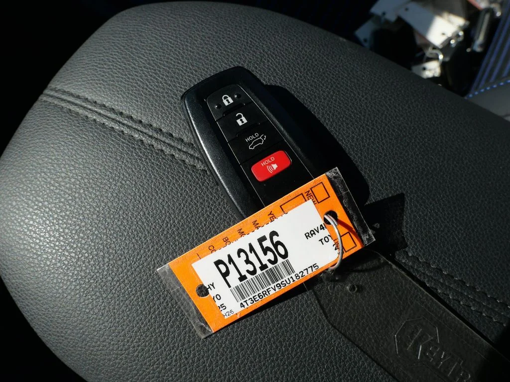 2025 Toyota RAV4 XSE - Photo 29