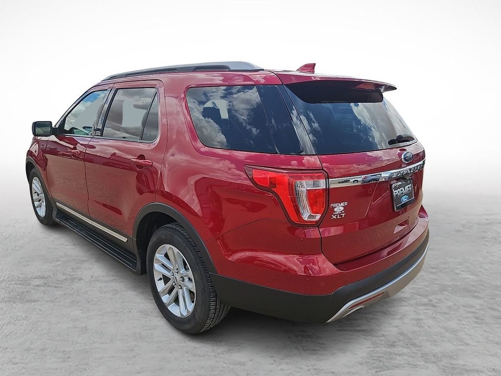 Used 2017 Ruby Red Metallic Tinted Clearcoat Ford XLT image 7