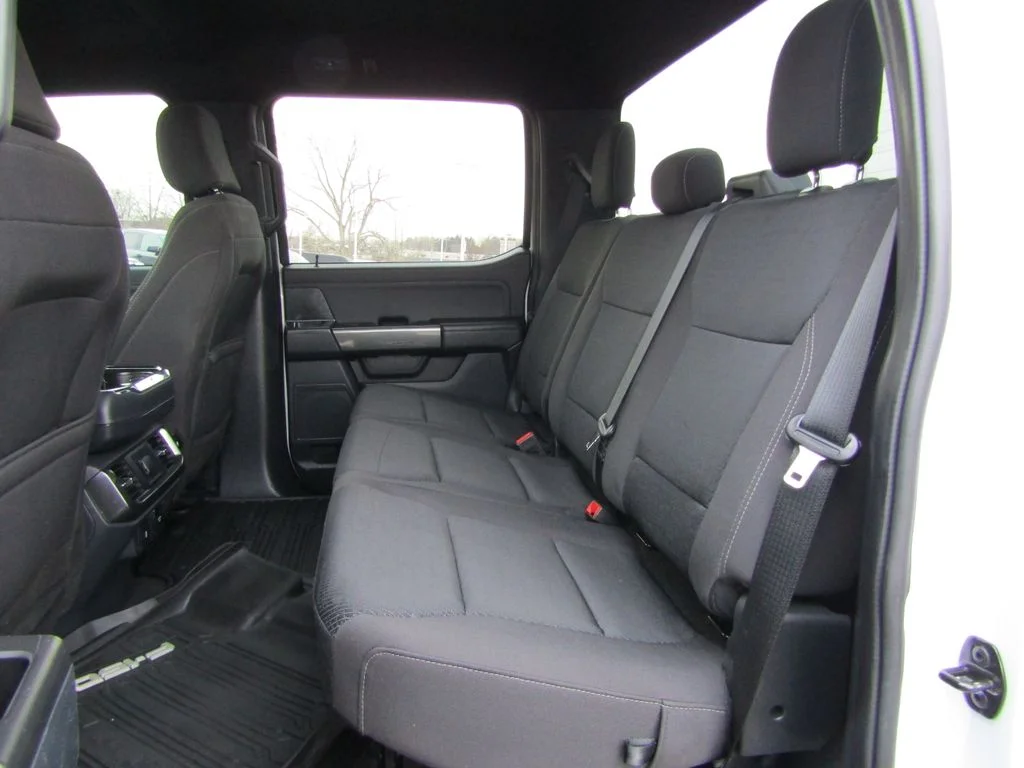 Used 2023 Oxford White Ford XLT image 19
