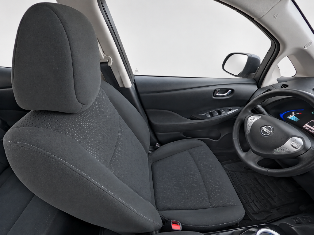 Used 2015 Gray Nissan SV image 11