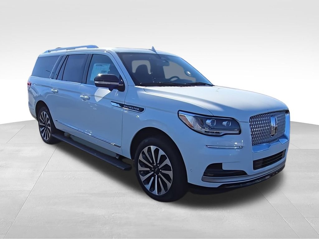 Used 2024 White Lincoln Reserve image 2