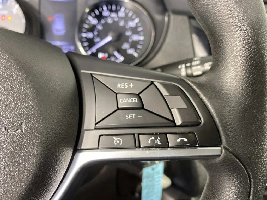 Used 2018 Caspian Blue Nissan S image 15