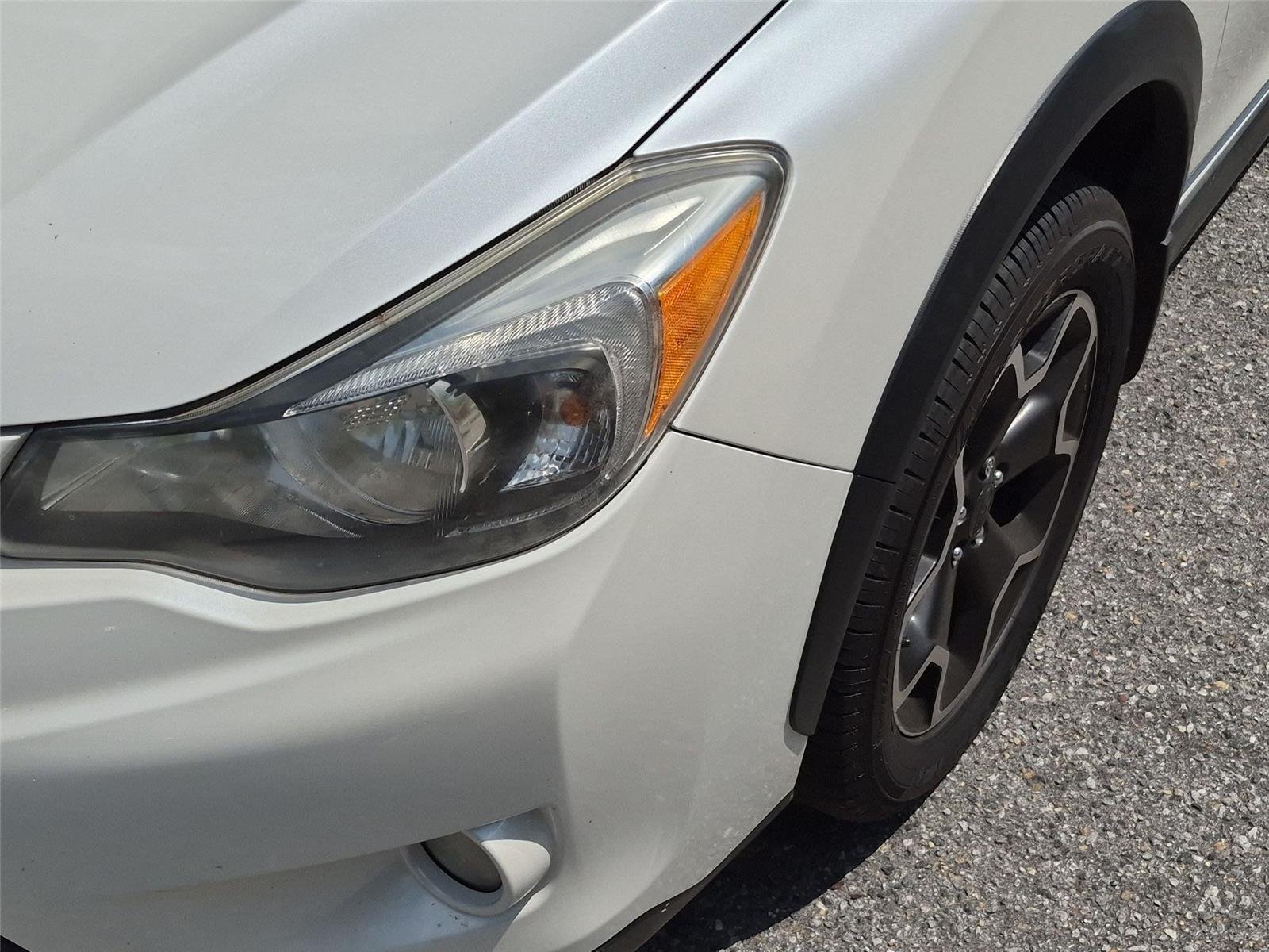 Used 2014 Satin White Pearl Subaru Premium image 9