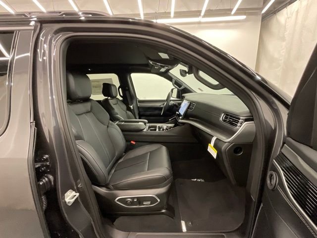 New 2026 Baltic-Gray Metallic Clear-Coat Exterior Paint Jeep Upland image 23