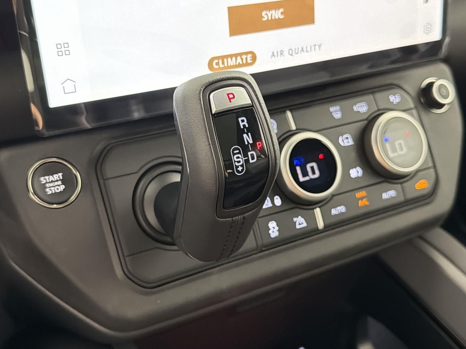 2026 Land Rover Defender X-Dynamic SE - Photo 15