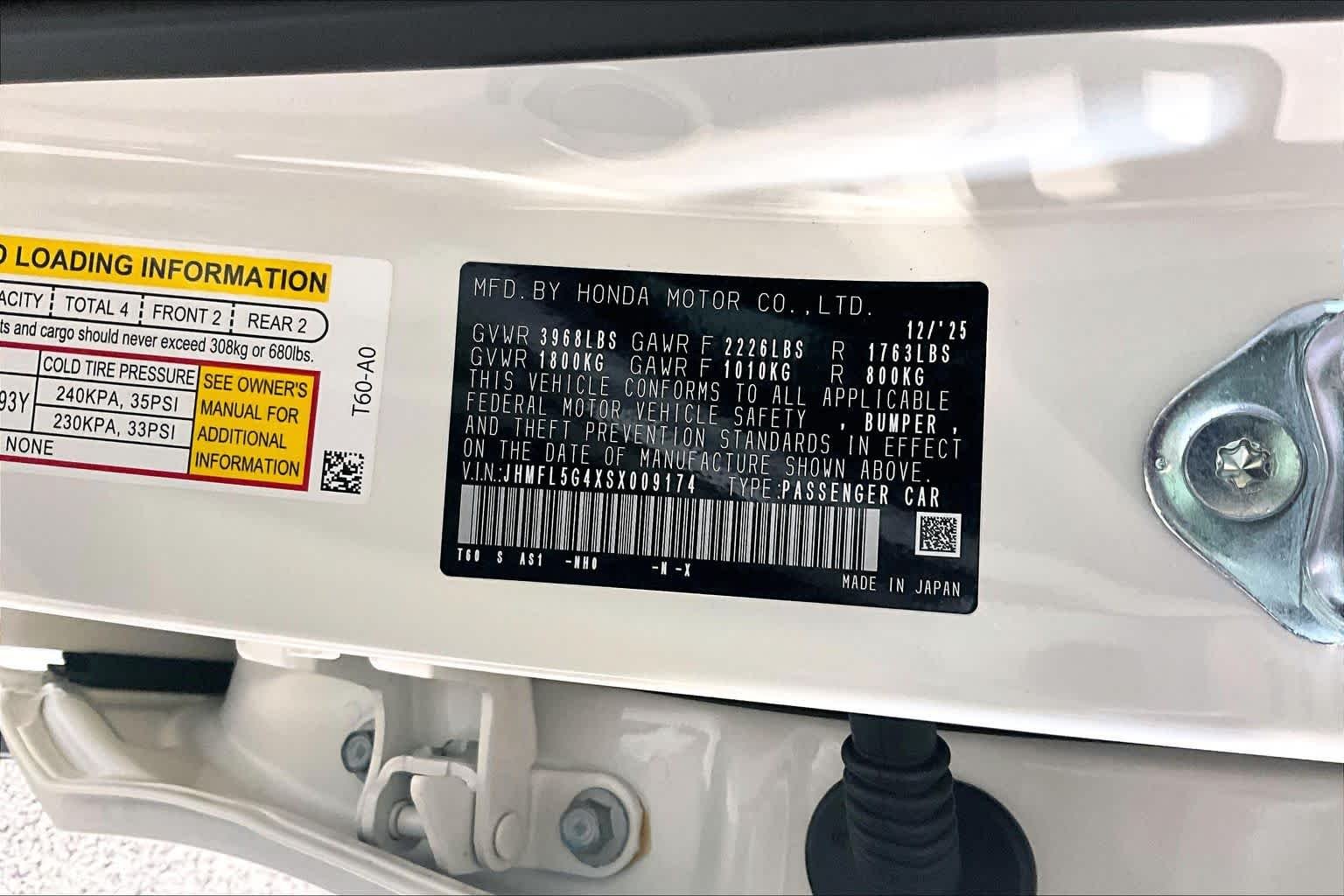 Used 2025 Championship White Honda  image 29