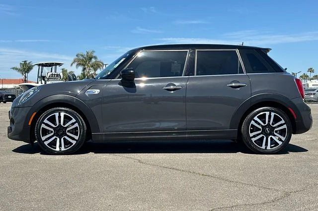 Used 2021 Thunder Gray Metallic MINI Signature image 7