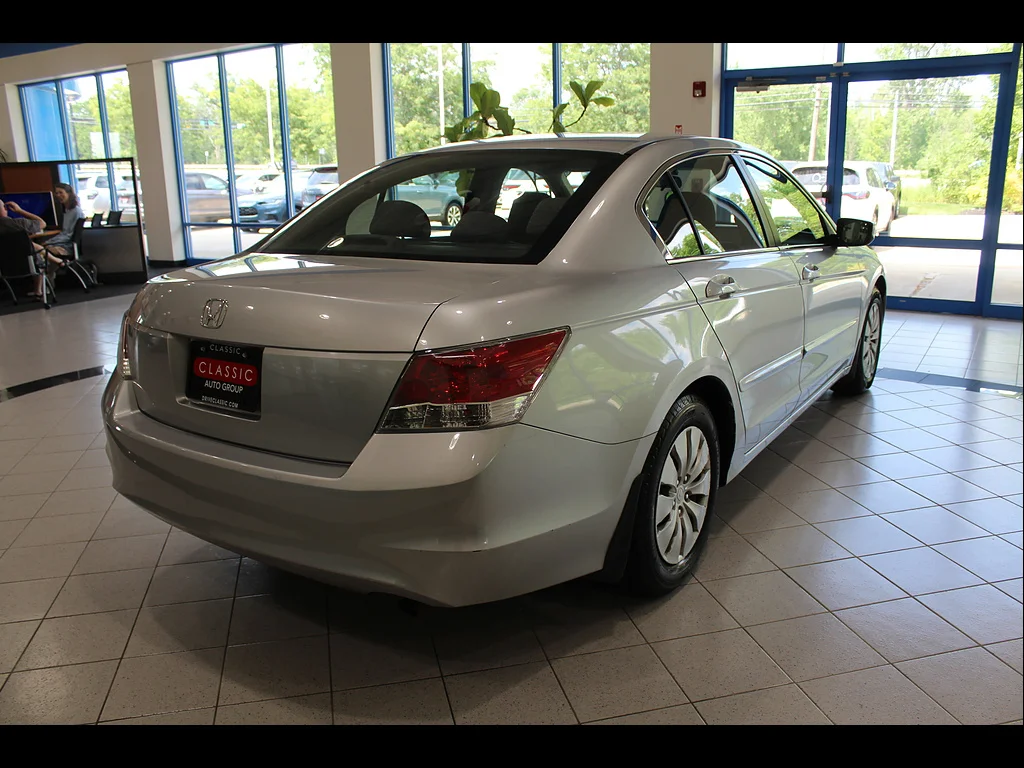 Used 2008 Alabaster Silver Metallic Honda LX image 5
