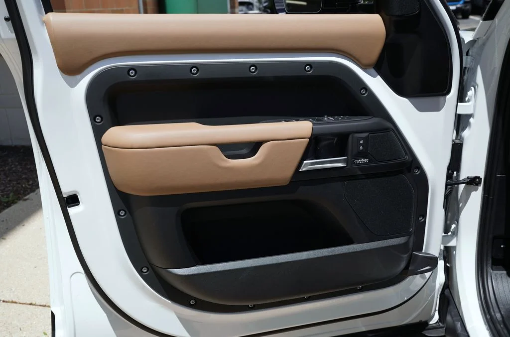 New 2026 Fuji White Land Rover X-Dynamic SE image 11