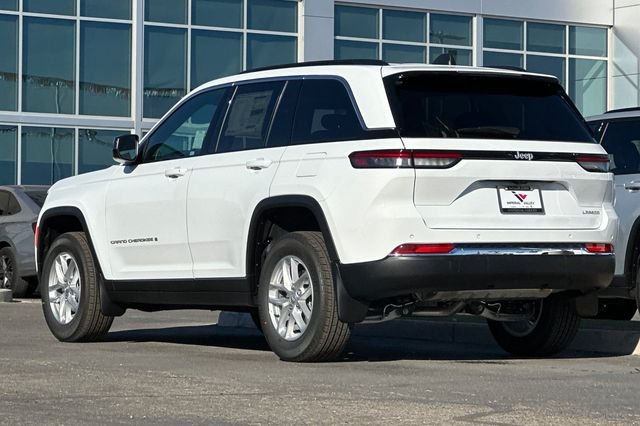 New 2025 Bright White Clear-Coat Exterior Paint Jeep Laredo X image 9