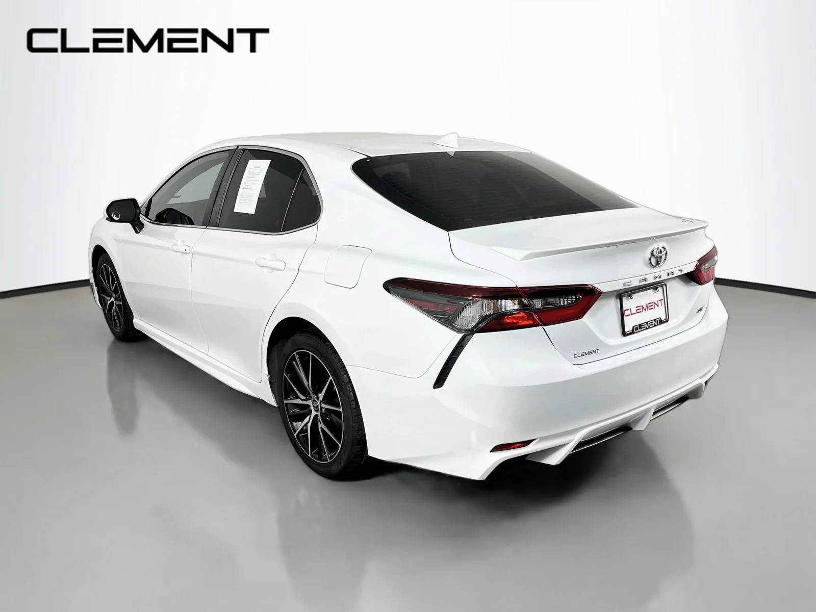 Used 2023 White Toyota SE image 9