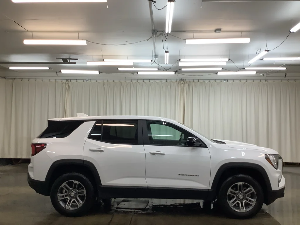 Used 2025 Summit White GMC AWD Elevation image 5