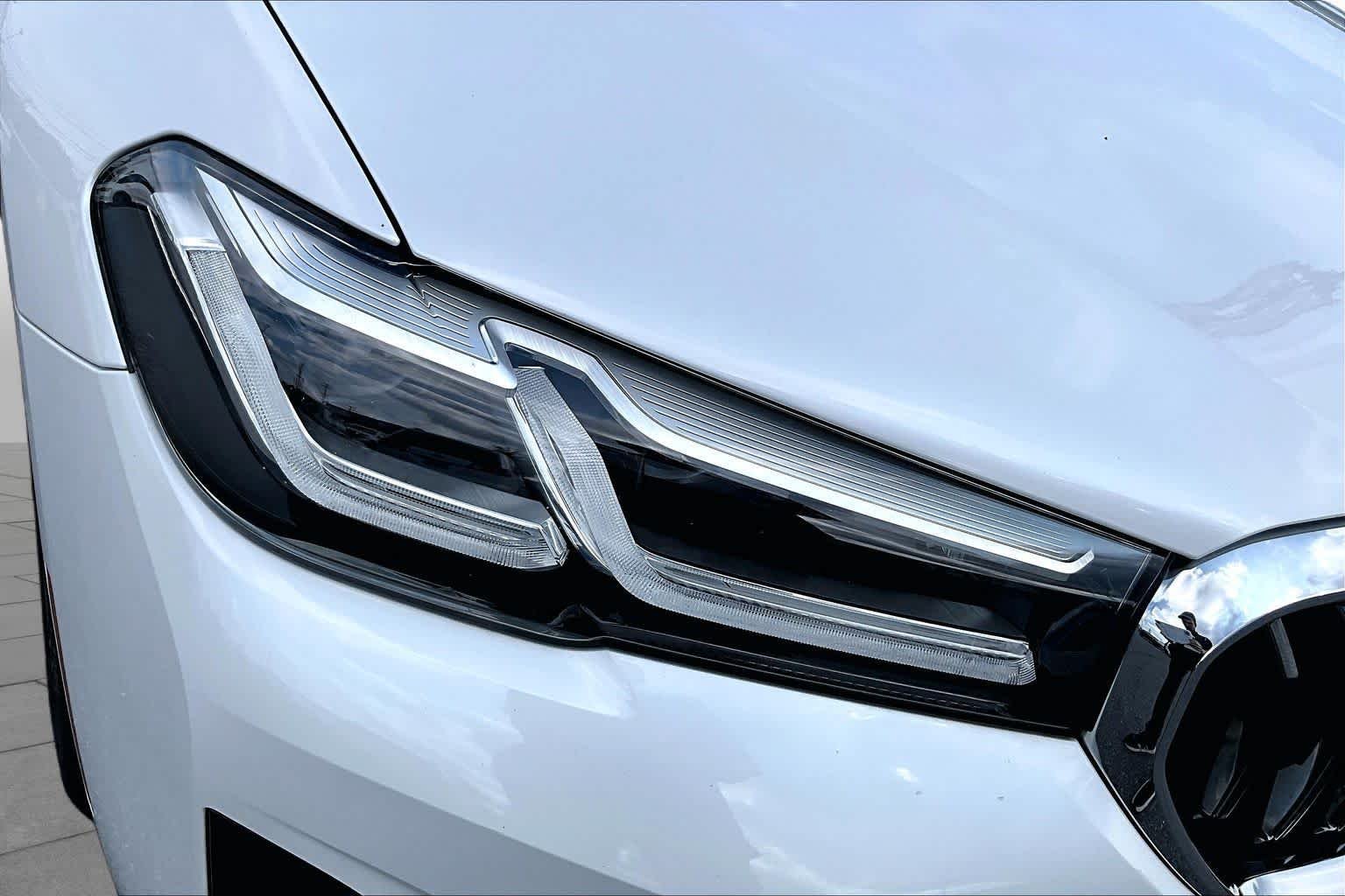 Used 2023 Mineral White Metallic BMW 530i xDrive image 28