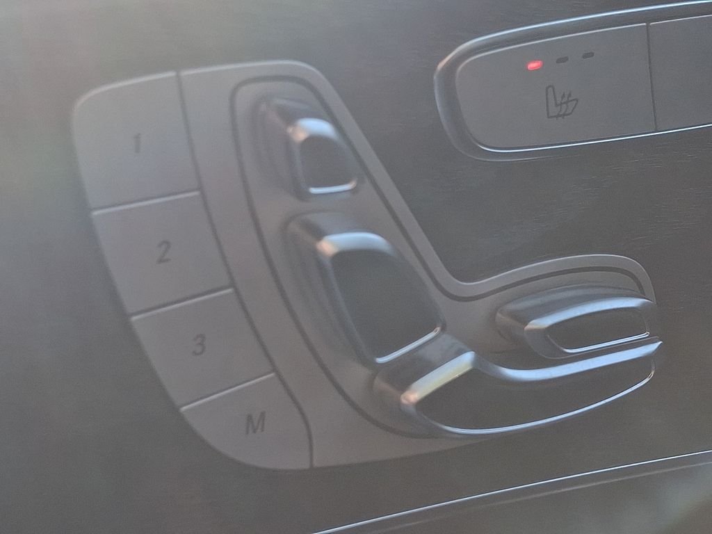 Used 2015  Mercedes-Benz C 400 image 23