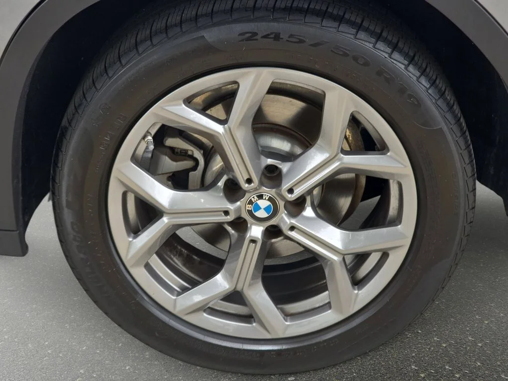 Used 2023 Gray BMW sDrive30i image 33