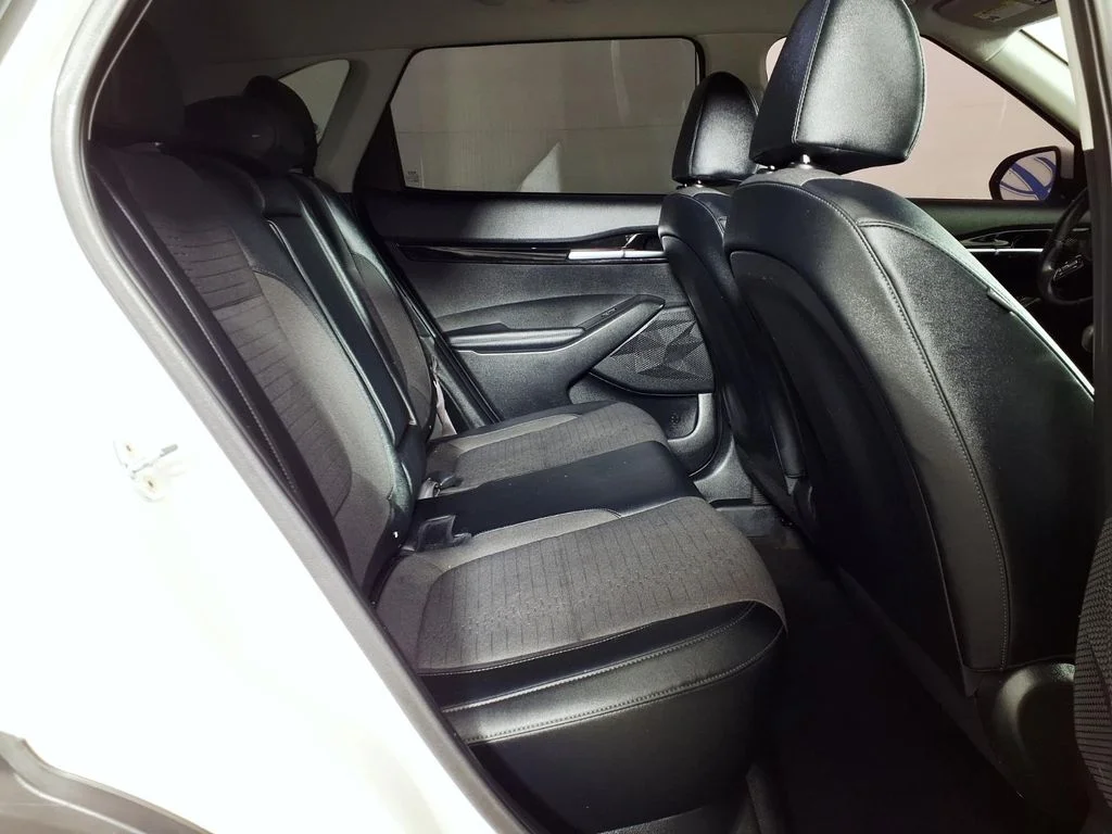 Used 2023 White Kia S image 10