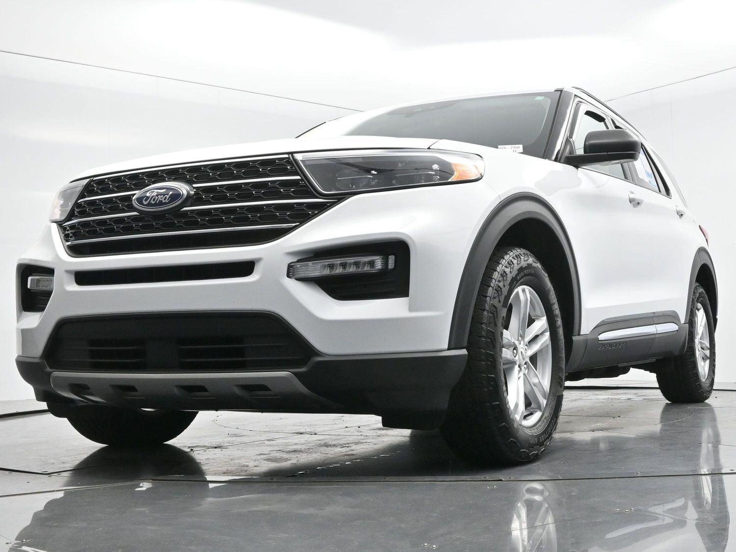 Used 2023 Oxford White Ford XLT image 50