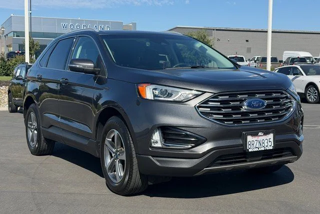 Used 2020 Gray Ford SEL image 1