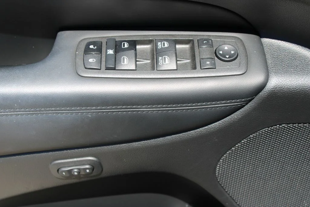 Used 2021 Silver Jeep Limited image 32