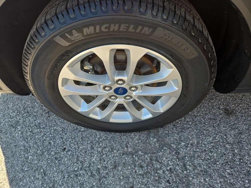Used 2020 Magnetic Ford SE image 27