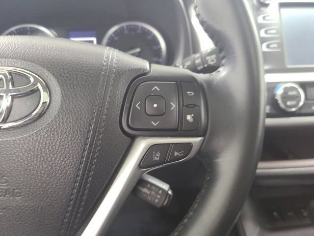 Certified Used 2018 Blizzard Pearl Toyota XLE image 28