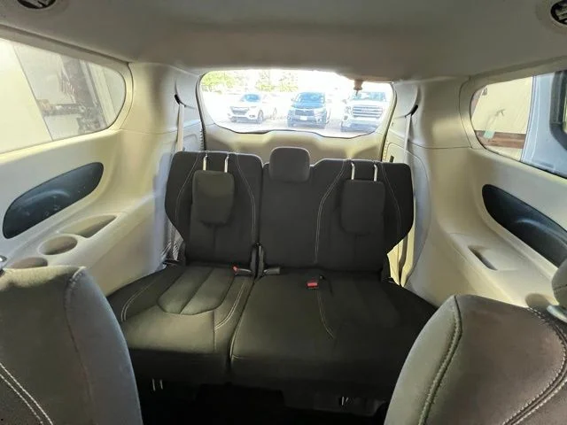 2022 Chrysler Voyager LX - Photo 14