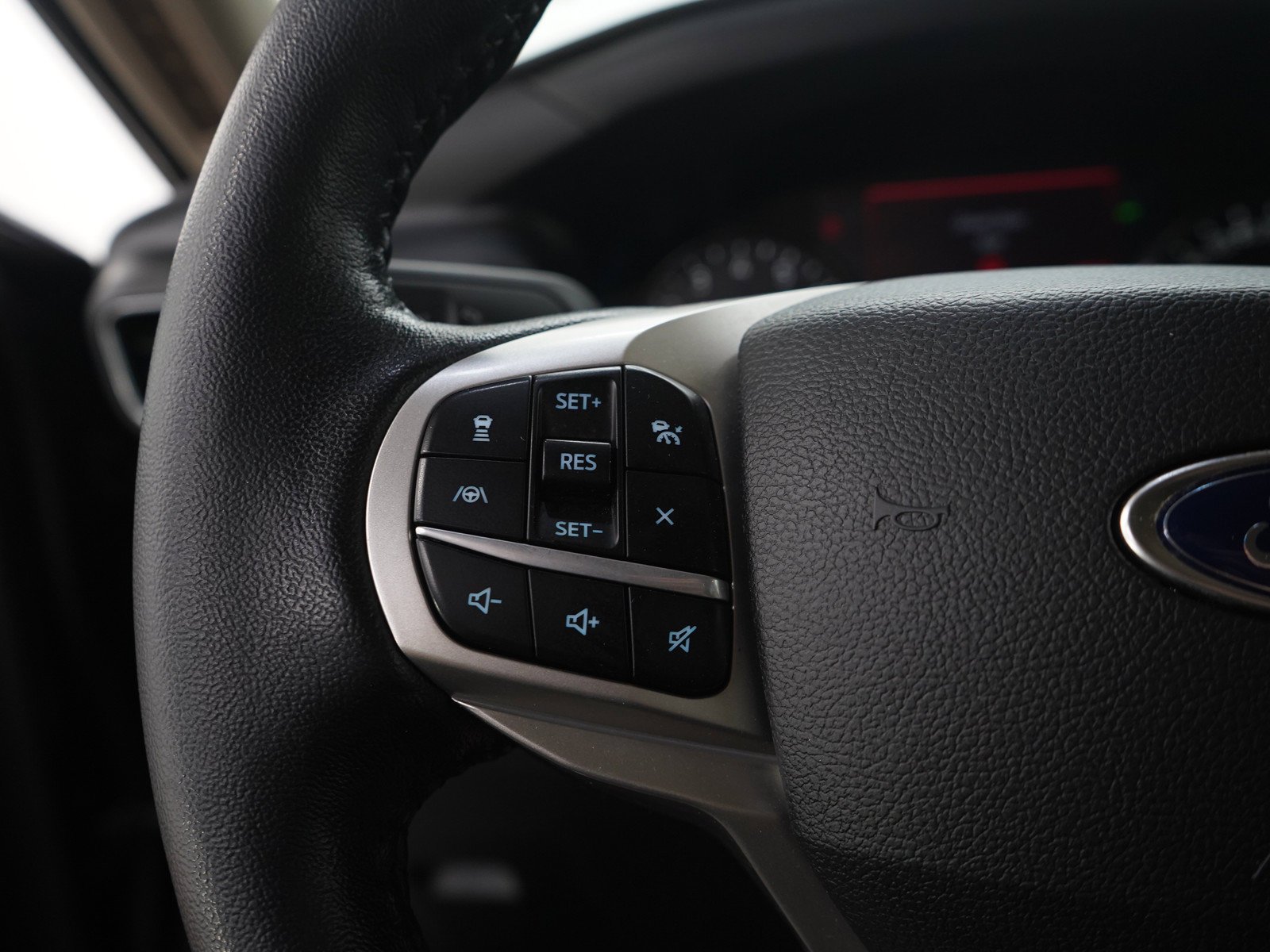 Used 2022  Ford Limited image 27