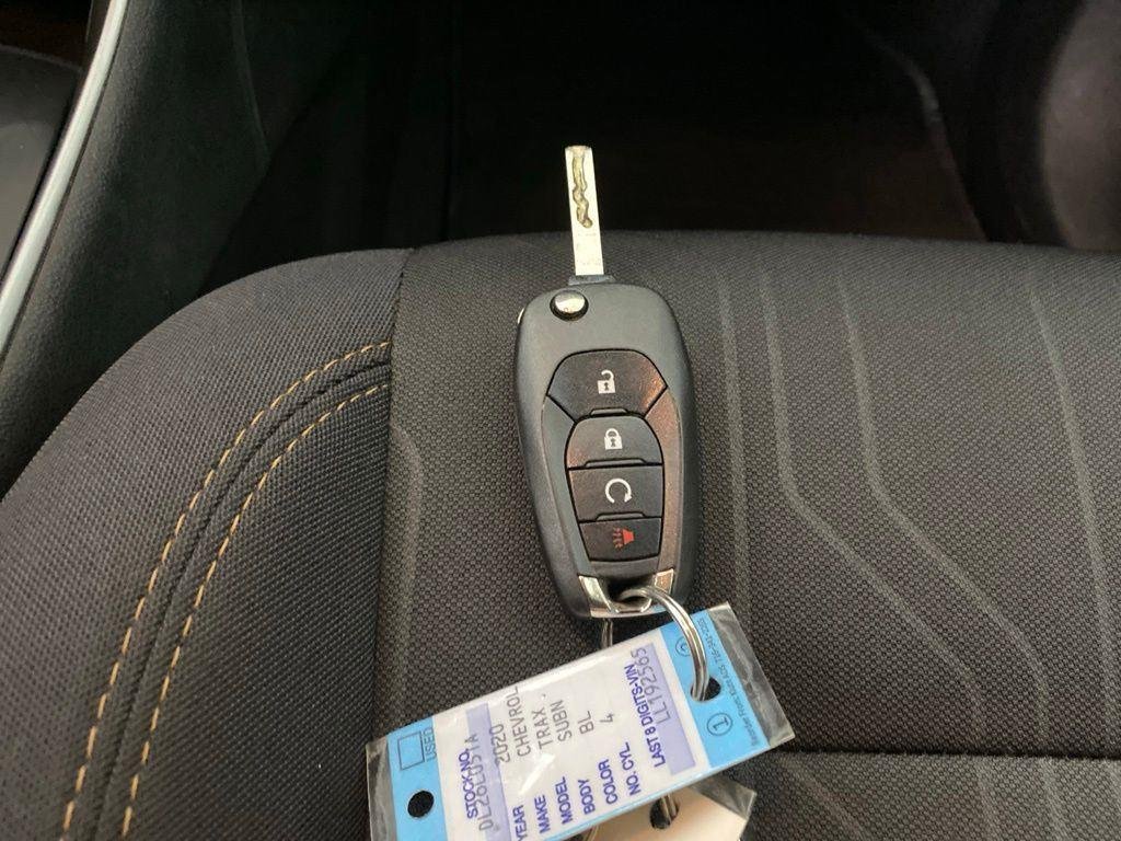 Used 2020 Pacific Blue Metallic Chevrolet LT image 9