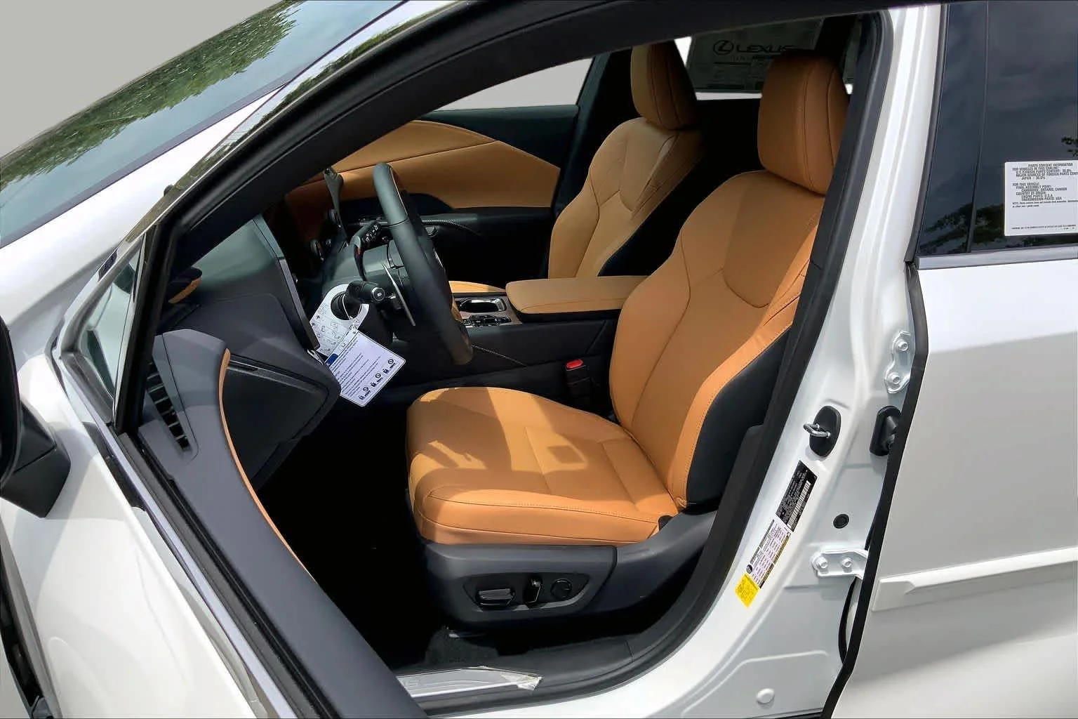 New 2026 Eminent White Pearl Lexus PREMIUM PLUS image 9