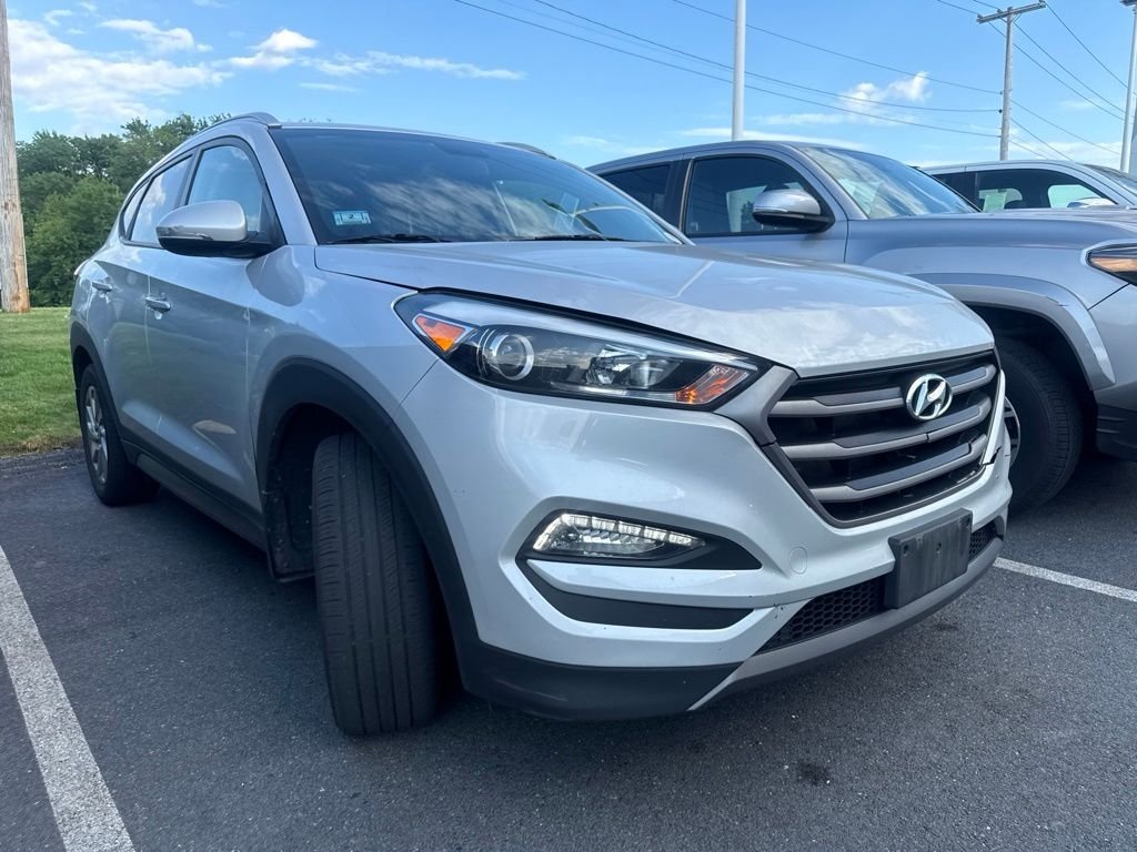 Used 2016 Silver Hyundai Eco image 17