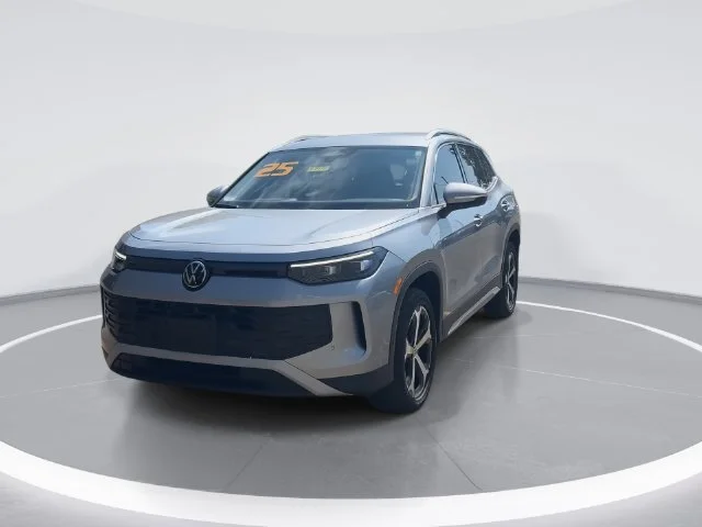 Used 2025  Volkswagen 2.0T SE image 7