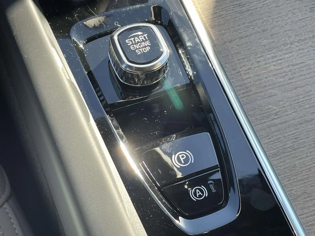New 2026 Crystal White Volvo Plus image 21