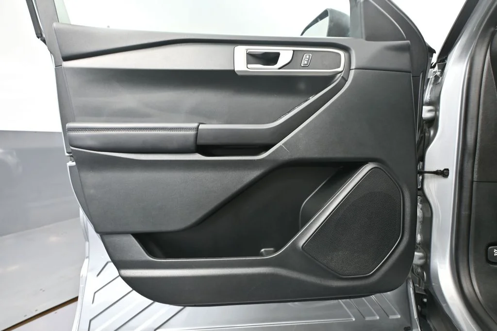 Used 2022 Silver Ford Base image 18