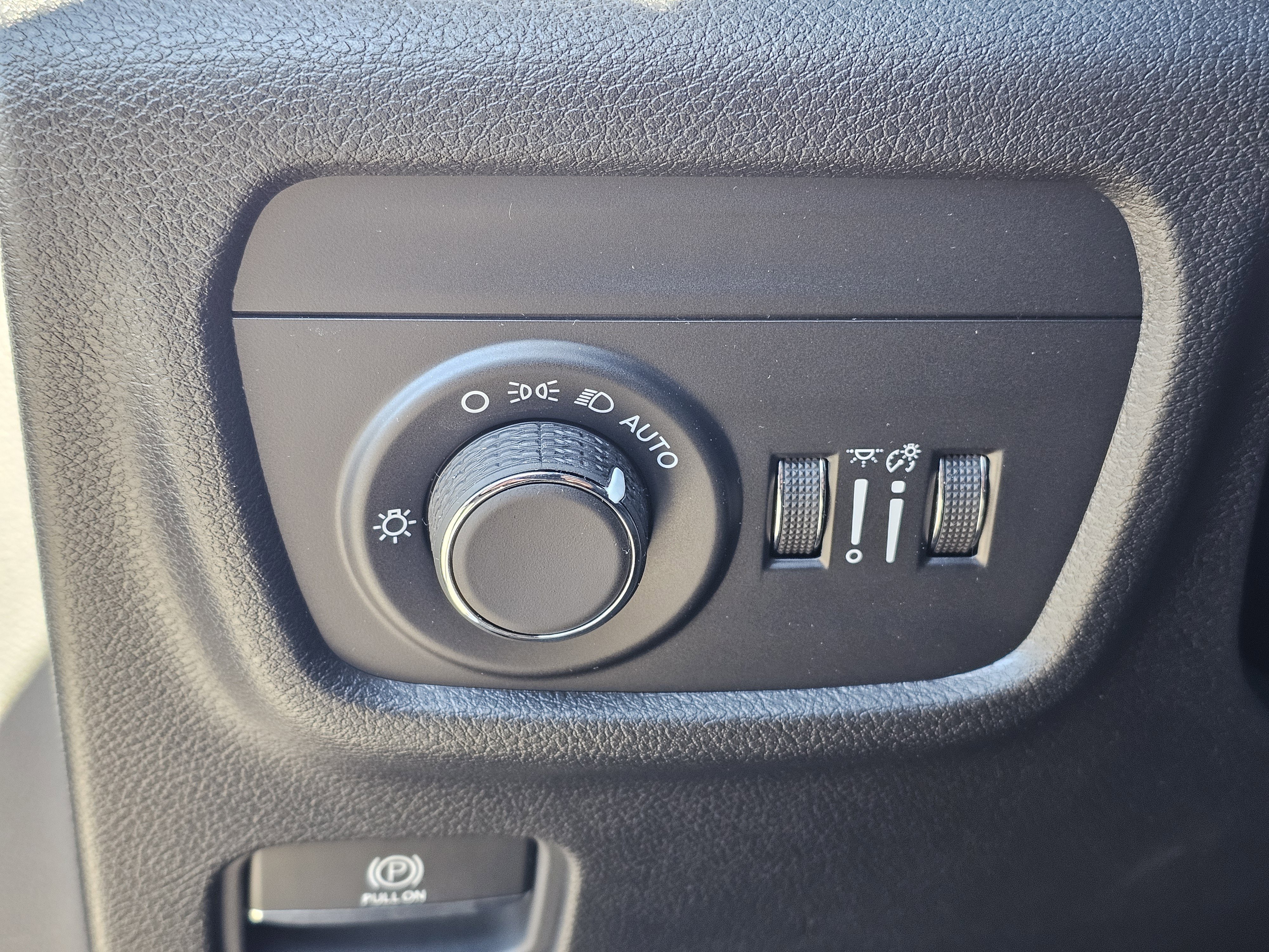 New 2024 Silver Zynith Jeep Laredo X image 17
