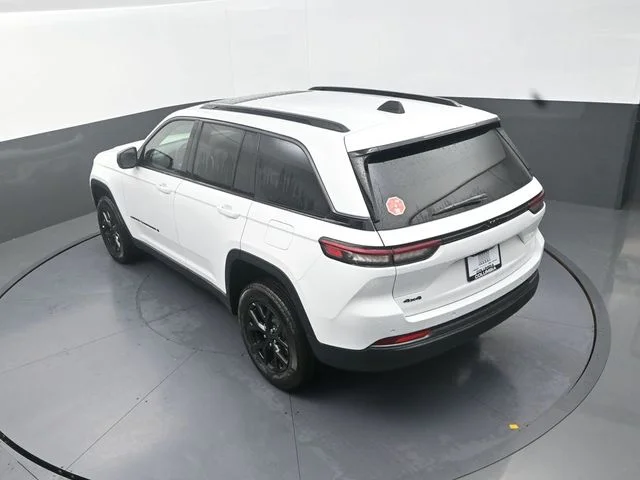 New 2026 Bright White Clear-Coat Exterior Paint Jeep Laredo Altitude image 15