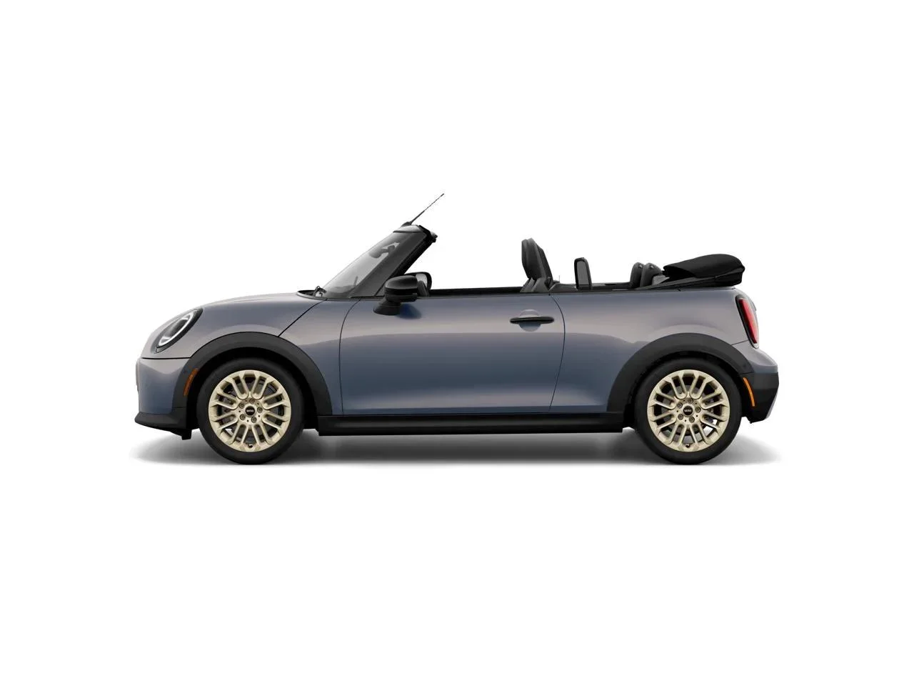 New 2026 Gray Metallic MINI Signature Plus image 4