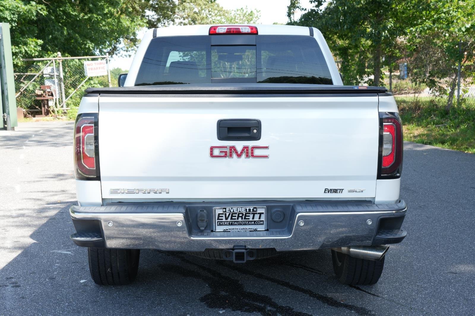Used 2018 WHITE FROST TRICOAT GMC SLT image 6