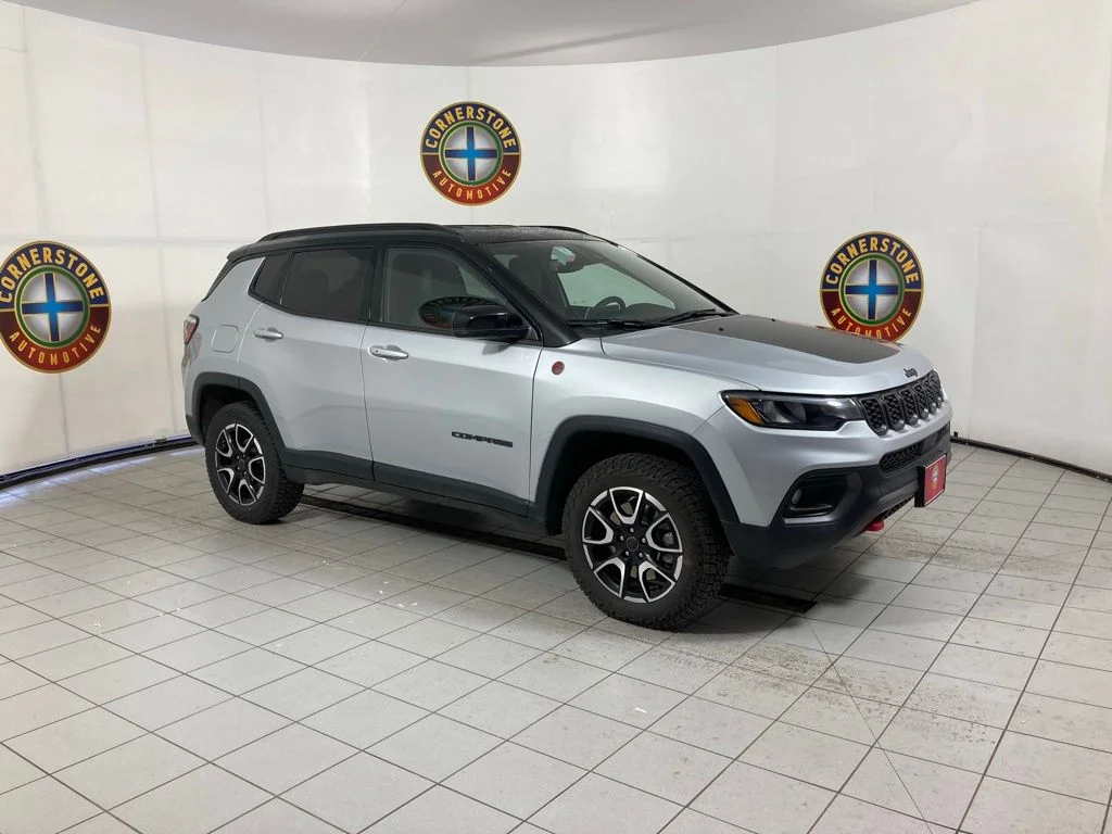 Used 2025 Silver Jeep Trailhawk image 20