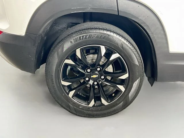 Used 2022 White Chevrolet LT image 35