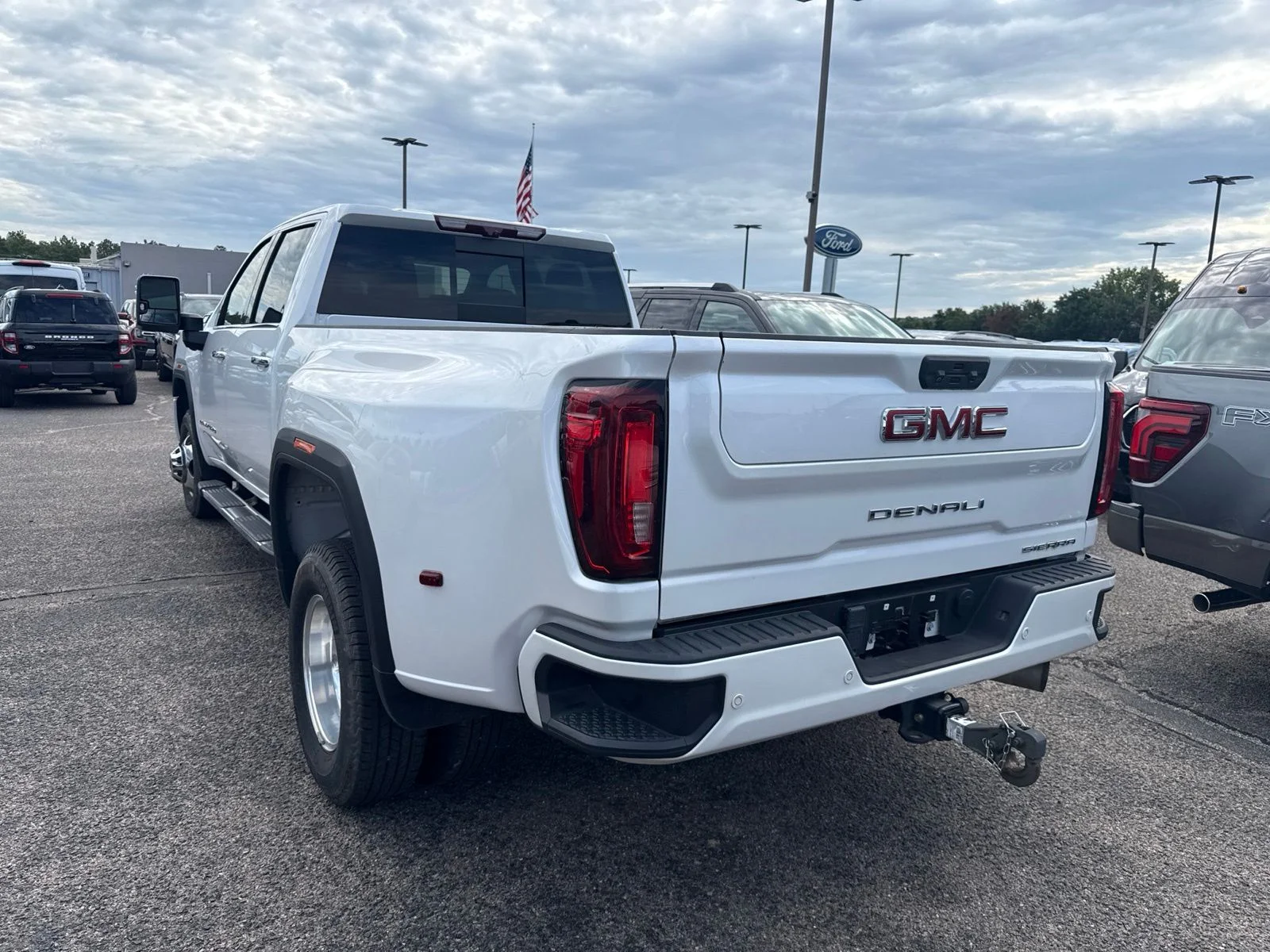 Used 2023 White GMC Denali image 3