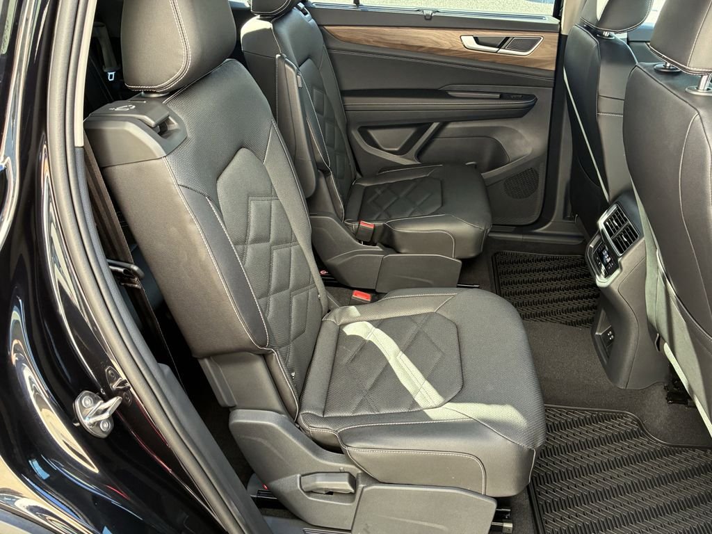 New 2026 Black Volkswagen 2.0T SE w/Technology image 33