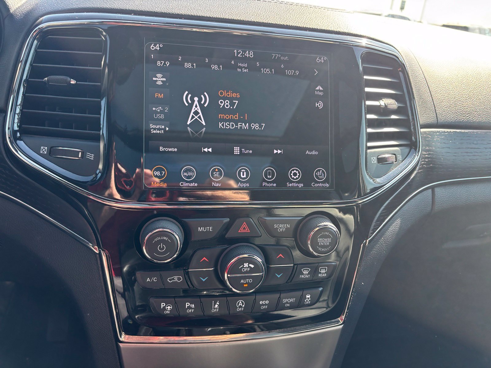 Used 2020 Diamond Black JEEP Overland image 18