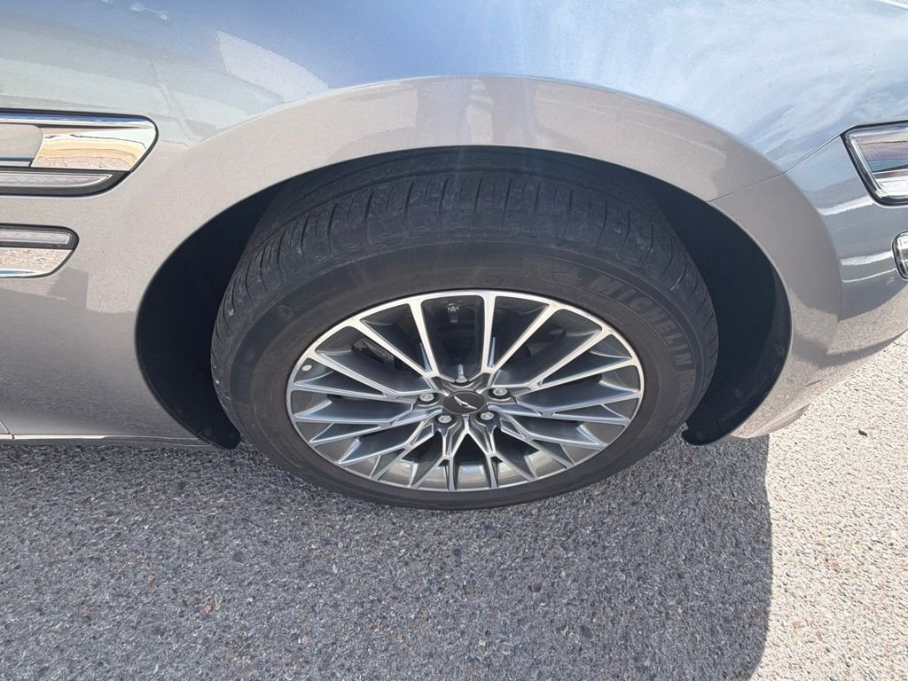 Used 2022 Silver Genesis 2.5T image 4