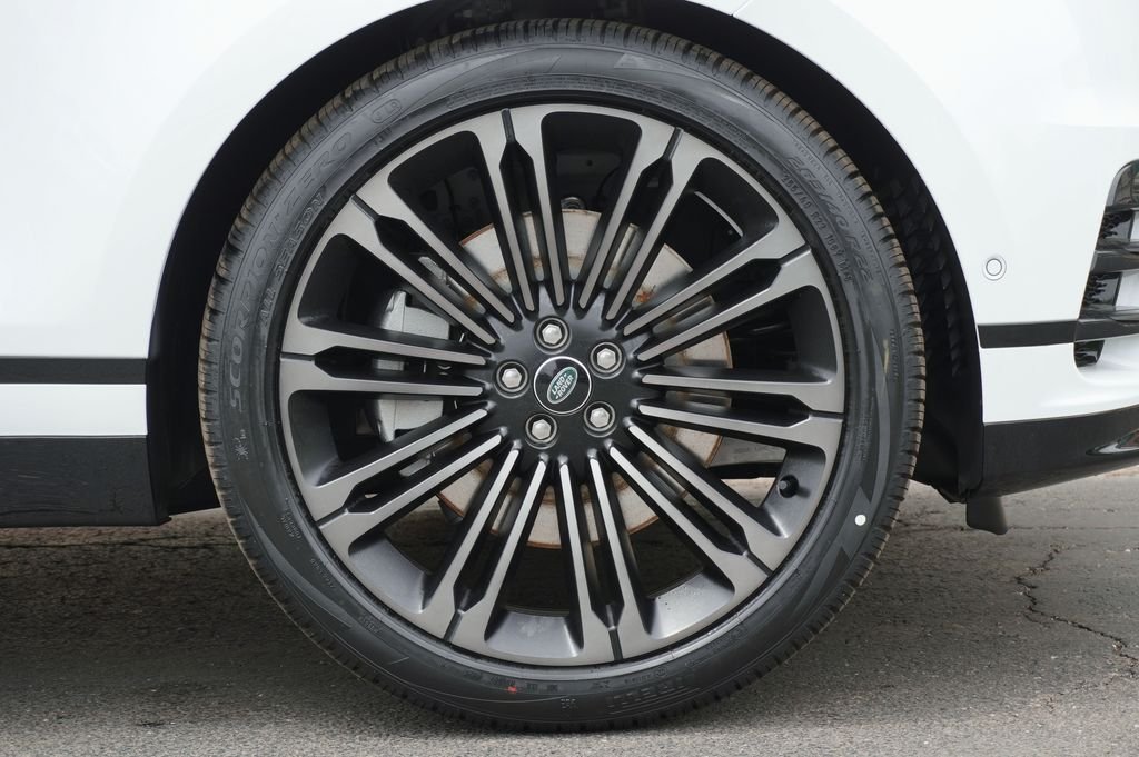 New 2026 Fuji White Land Rover Dynamic SE image 9